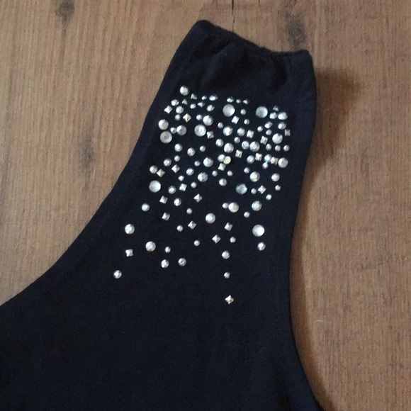 SWS black asymmetric tank with detailing - Picture 2 of 4